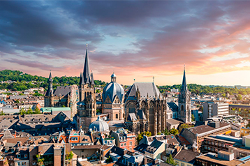 running-track-couple