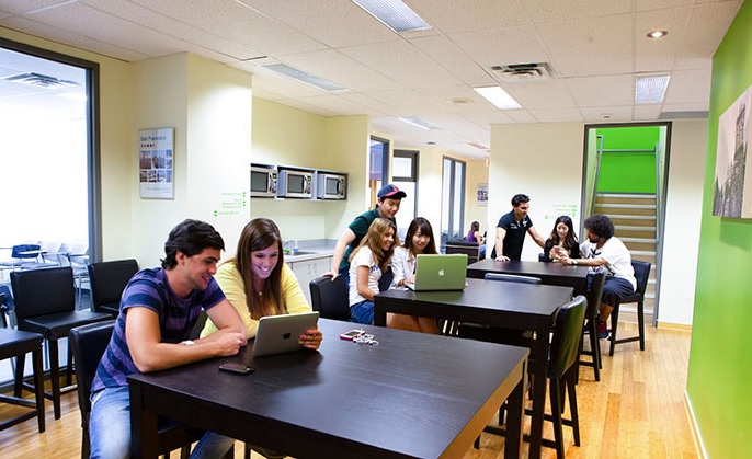 Esudia ingles en Embassy Toronto